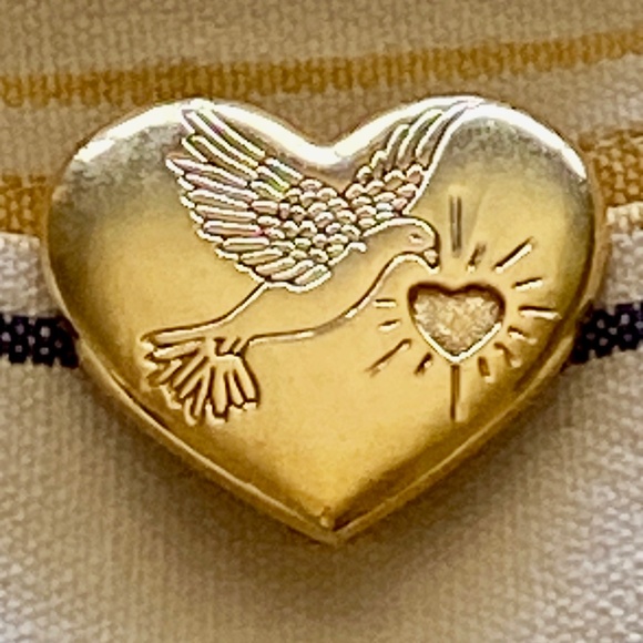 The Variety Club I 1997 Gold Heart Pin I Children's Charity - Picture 2 of 14